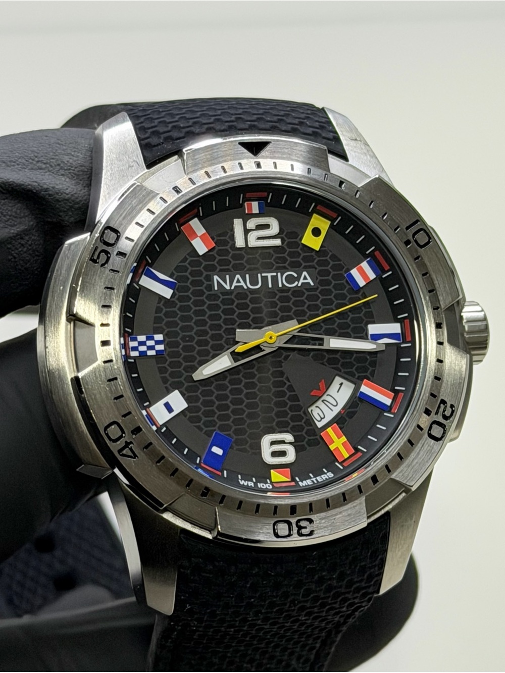 Nautica NCT 16 Flags Ref. NAI13517G Black Dial Diver Date Menโs 46mm Watch